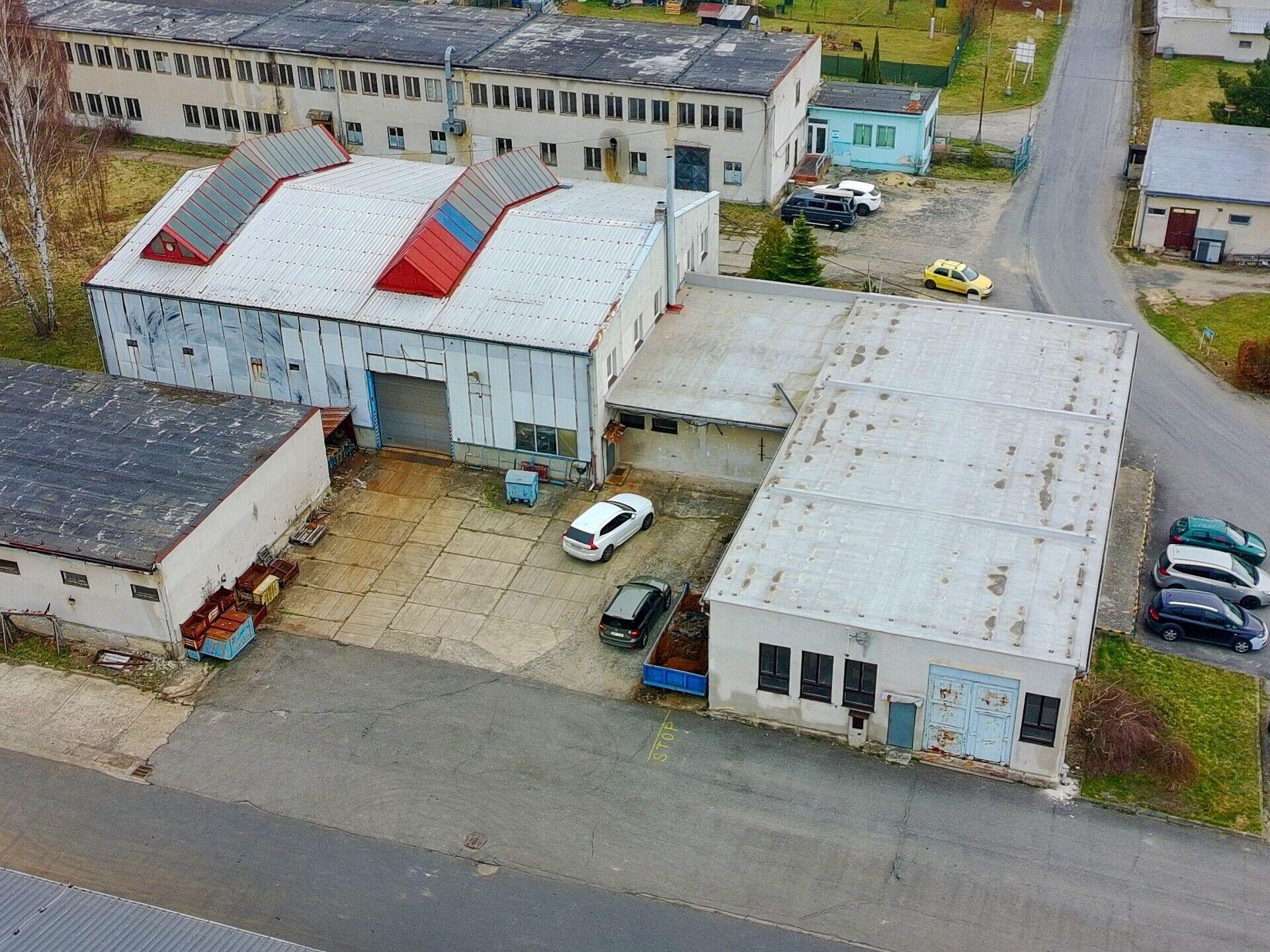 Podnikatelský areál se skladovou halou a navazujícími provozy