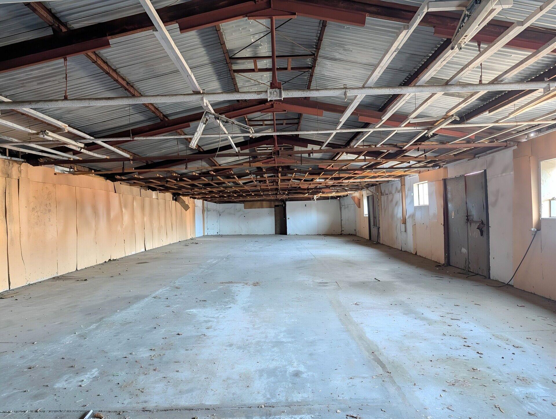 Podnikatelský areál 3.500 m2 v Liberci, u silnice České mládeže / Dubice