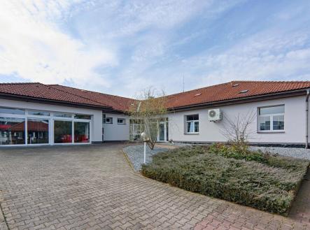 Pronájem - kanceláře, 197 m²