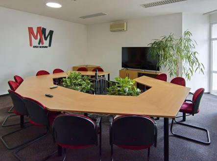 Pronájem - kanceláře, 197 m²