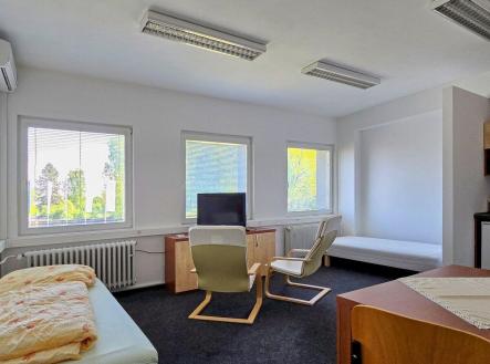 Pronájem - kanceláře, 71 m²