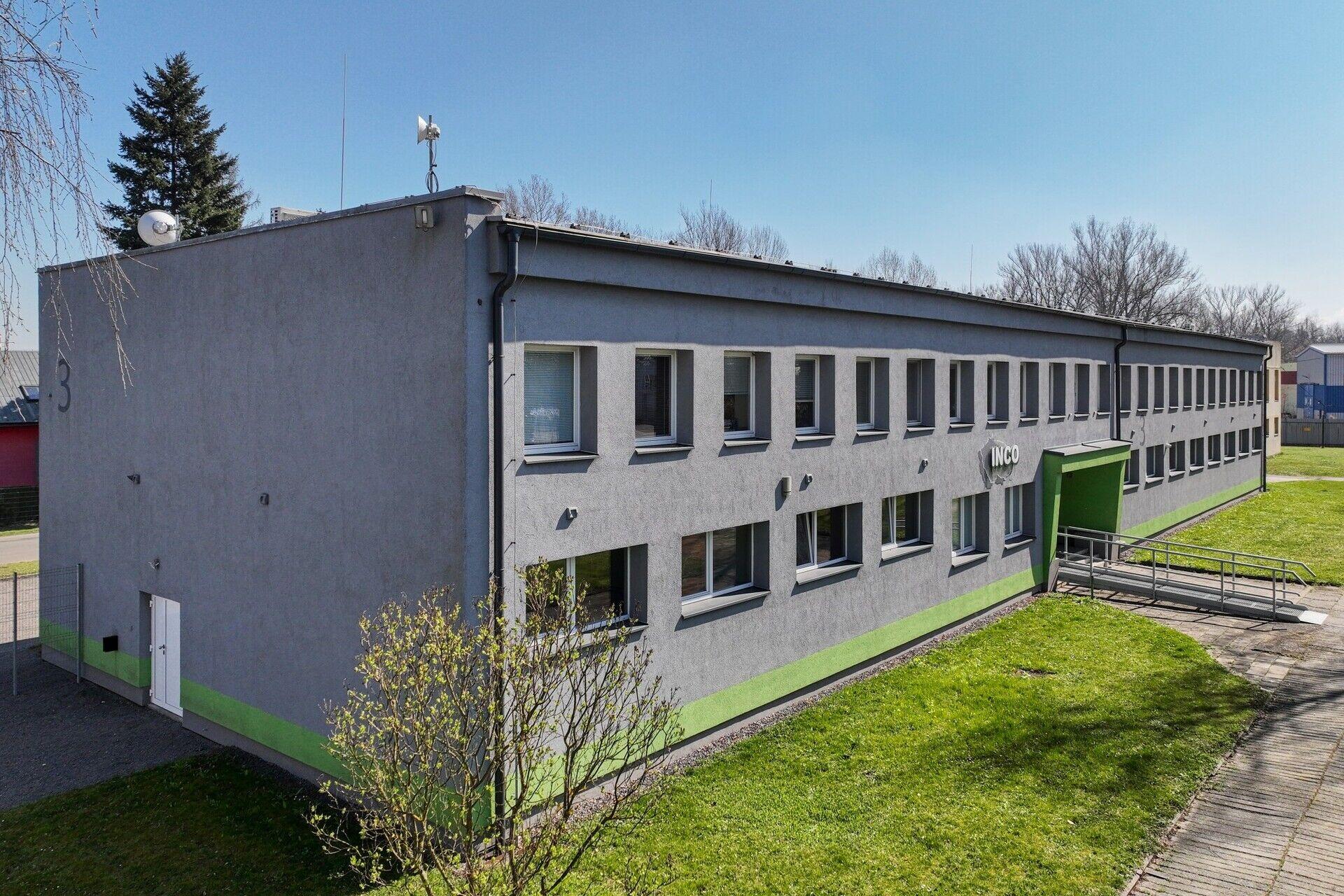 Pronájem klimatizovaných kanceláří (až 202 m2) s vlastním parkováním
