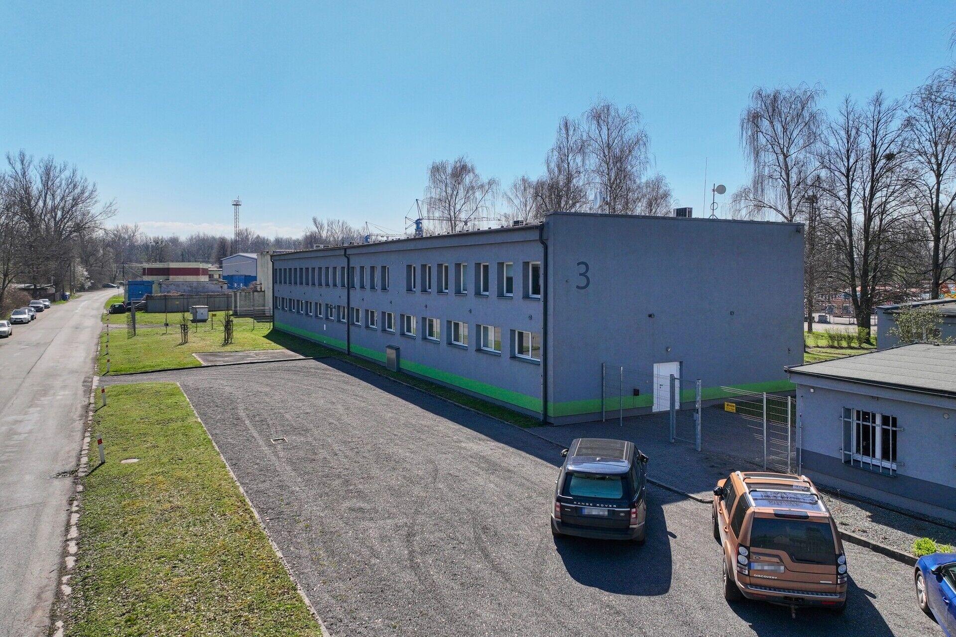 Pronájem klimatizovaných kanceláří (až 202 m2) s vlastním parkováním