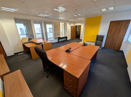 Pronájem - kanceláře, 68 m²