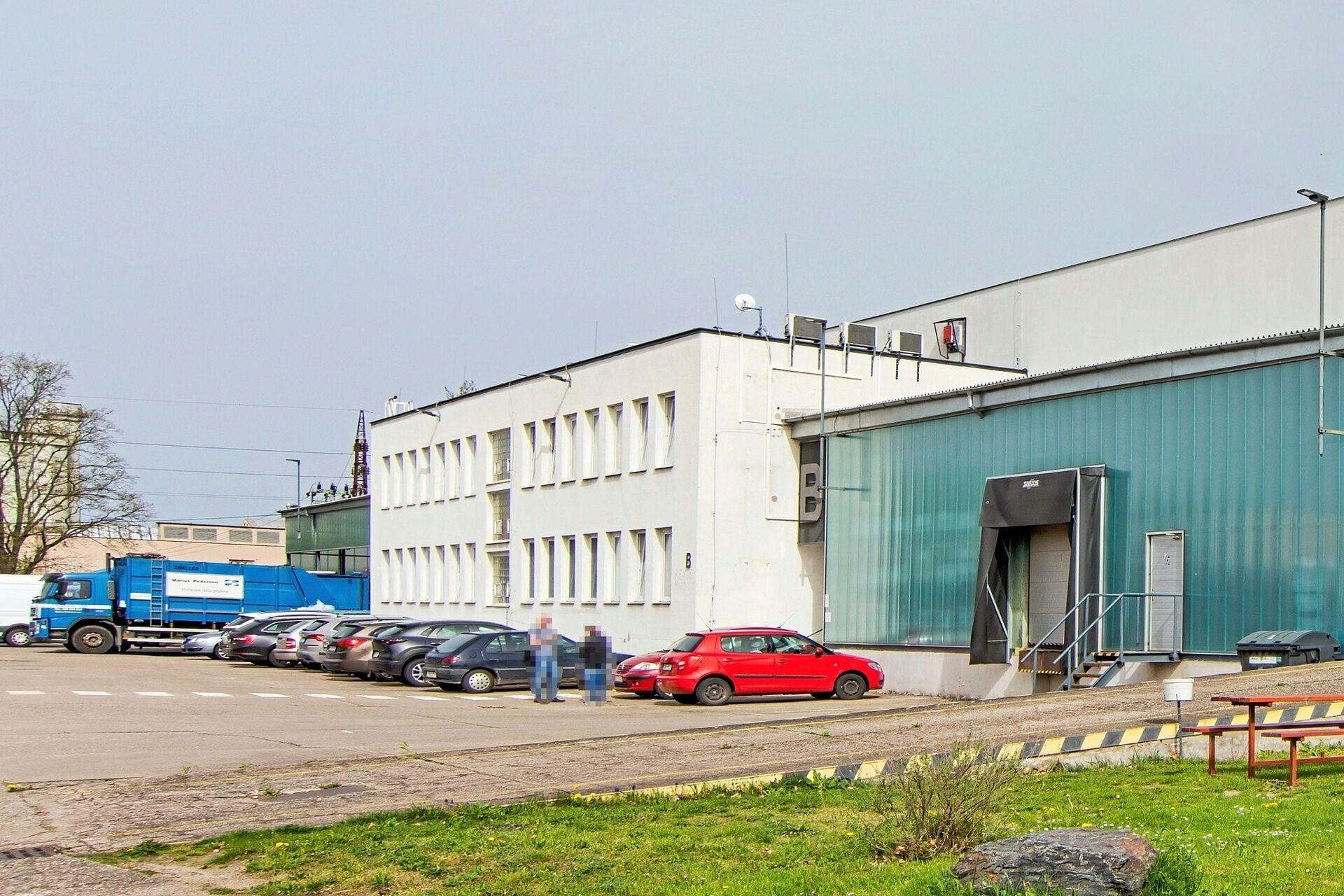 Kanceláře o celkové výměře až 182 m2 s parkováním
