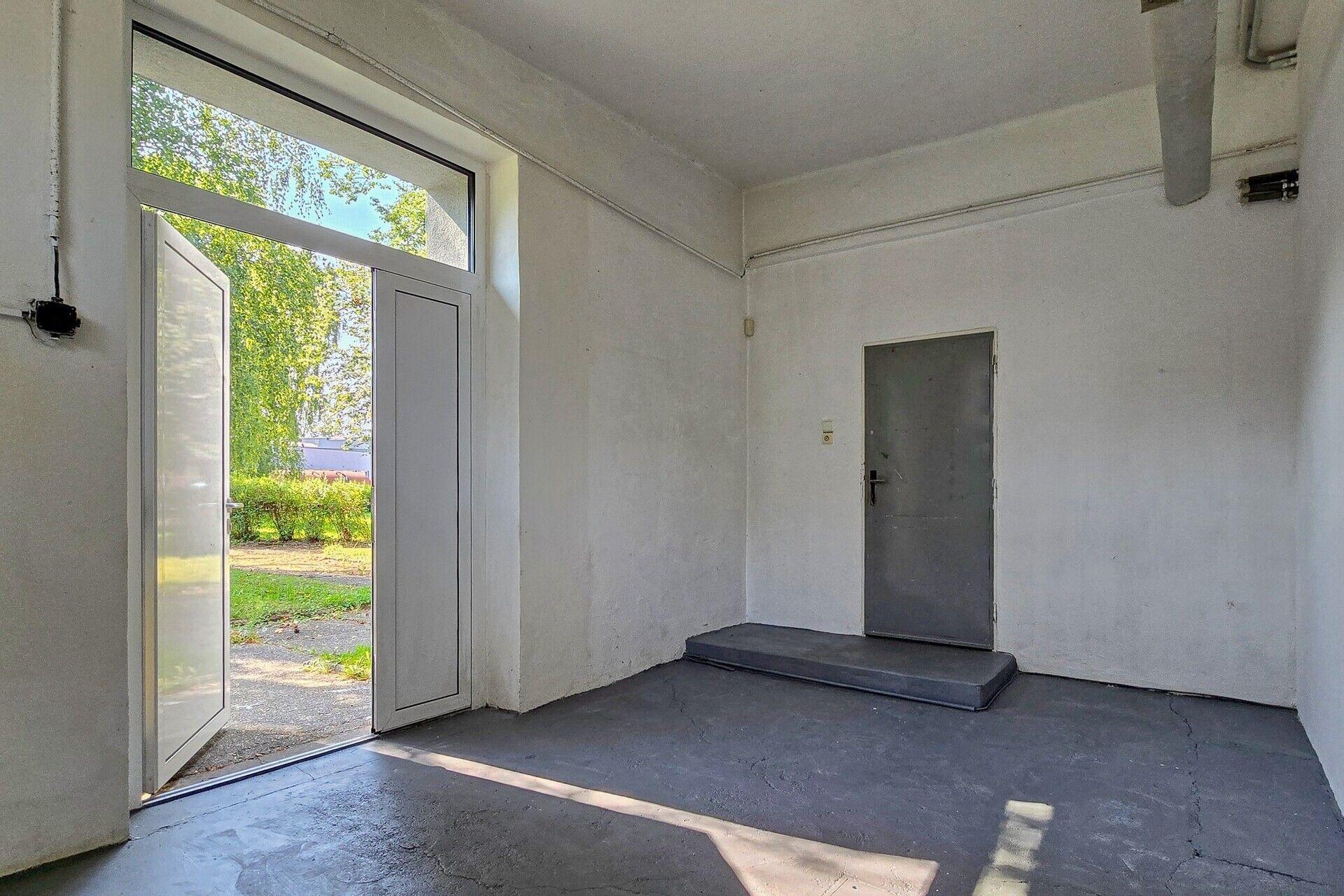 Víceúčelová budova 344 m2 s možností venkovního skladování nebo dostavby skladovací haly v Karviné