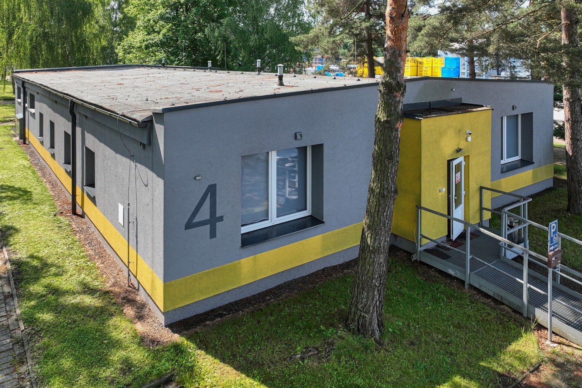 Víceúčelová budova 344 m2 s možností venkovního skladování nebo dostavby skladovací haly v Karviné