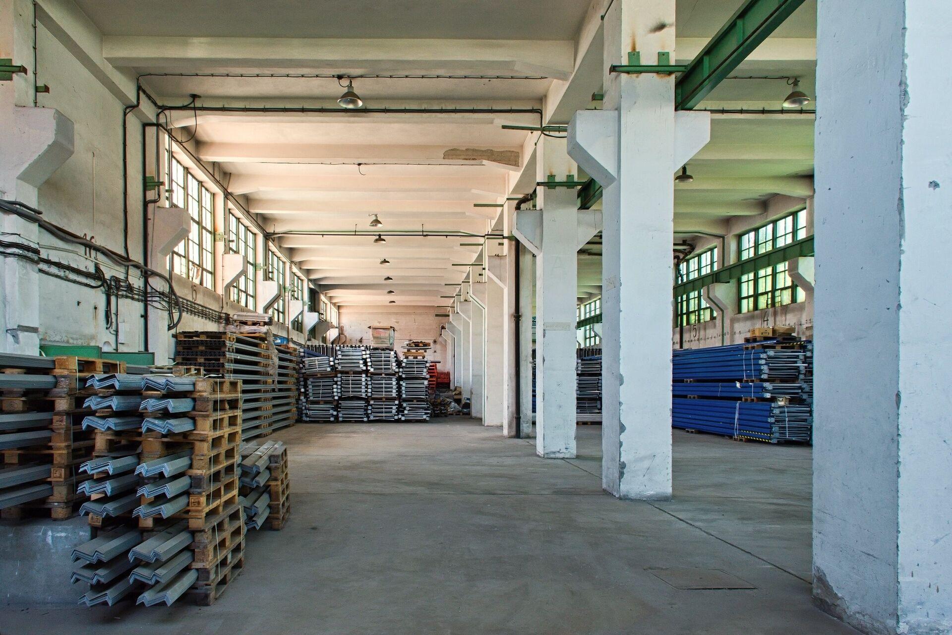 Čtyřpodlažní skladová nevytápěná budova v Hradci Králové o celkové podlahové ploše cca 4.600 m2