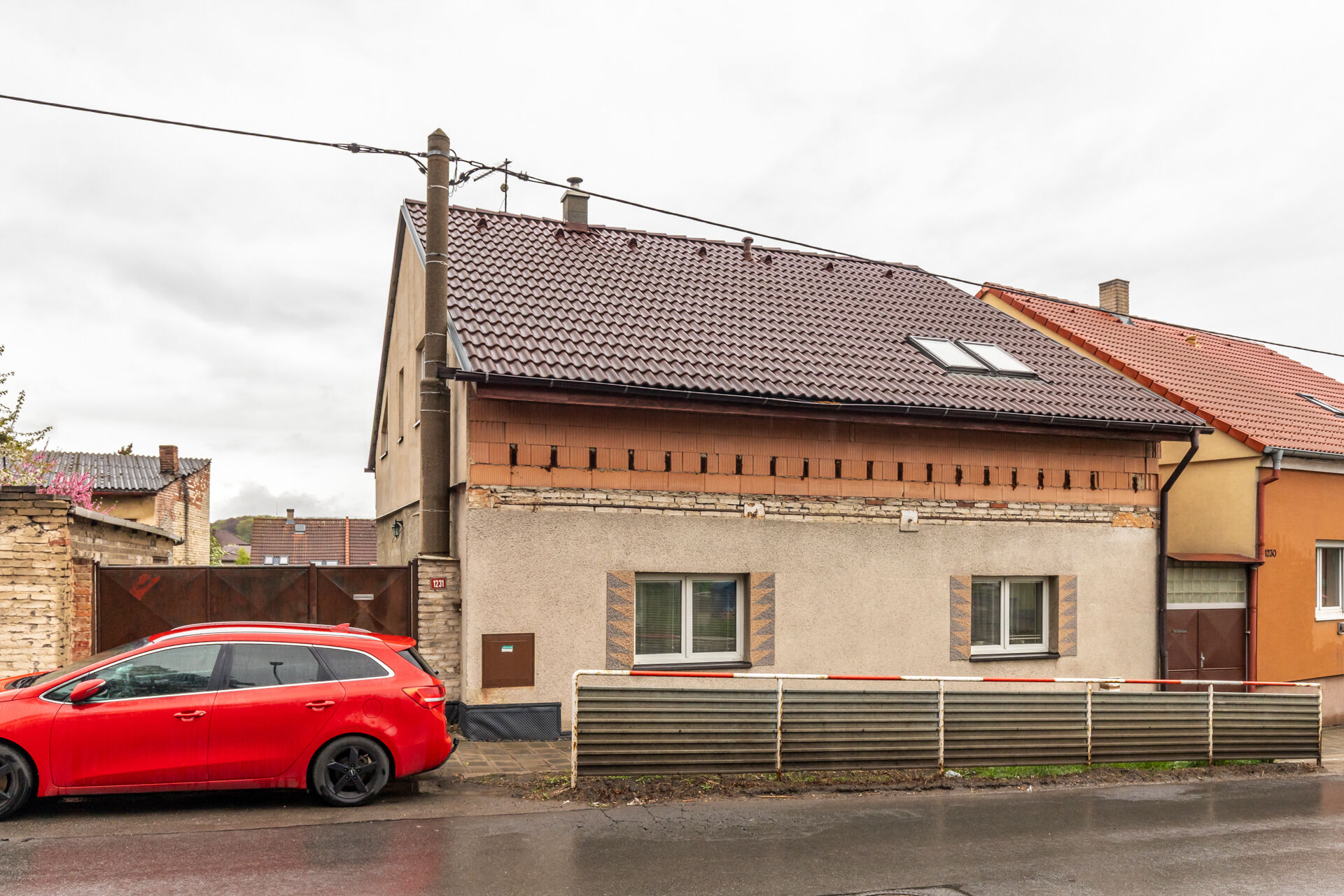 Rodinný dům po celkové vnitřní rekonstrukci. Kladno - Švermov.