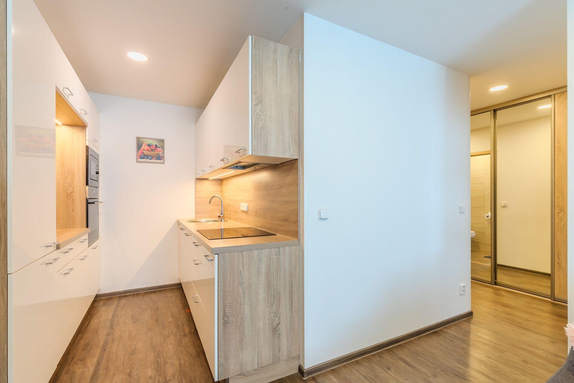 Prodej bytu 2+kk se zasklenou lodžií, Kladno – Kročehlavy, ul. Polská