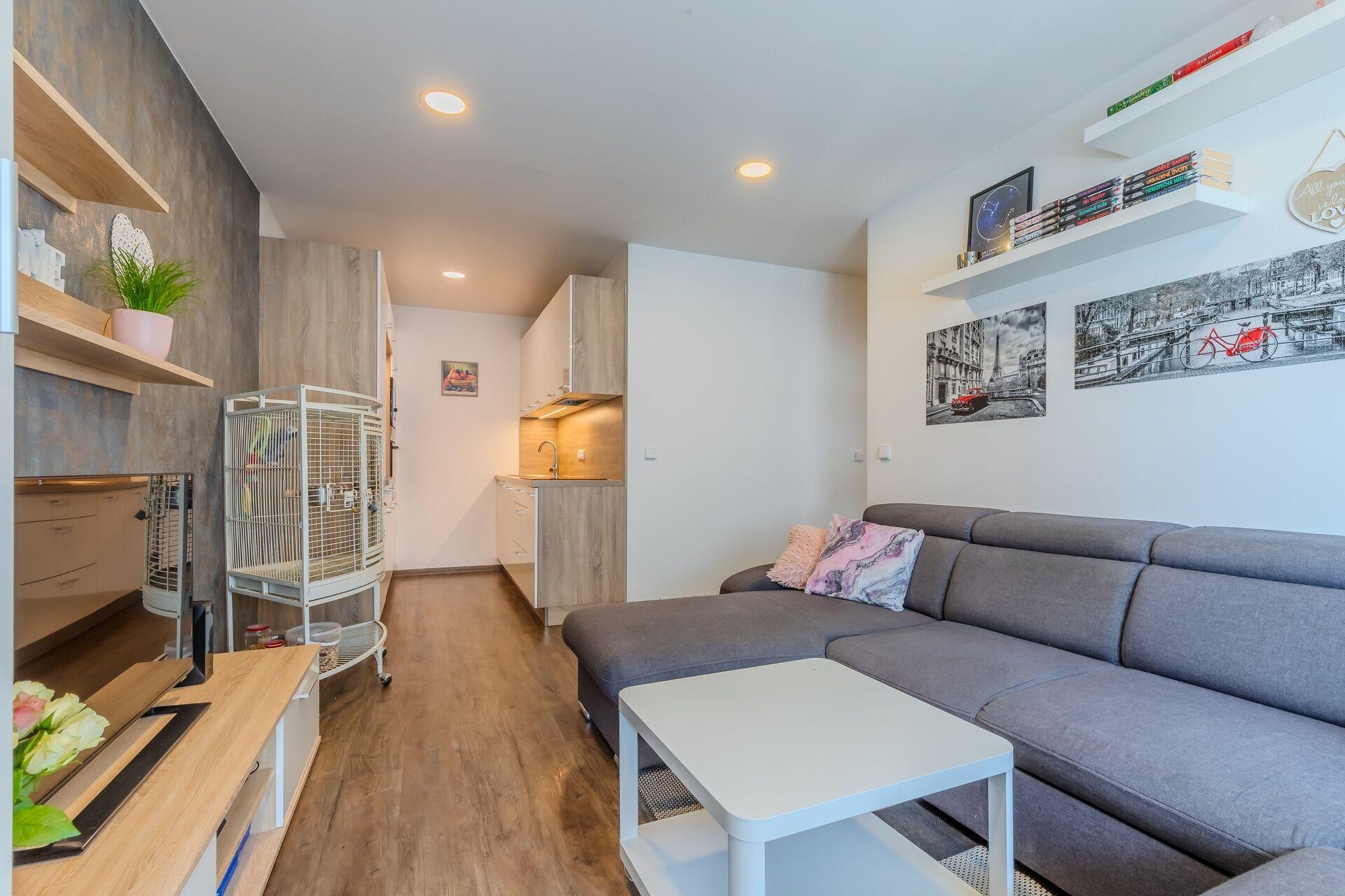 Prodej bytu 2+kk se zasklenou lodžií, Kladno – Kročehlavy, ul. Polská