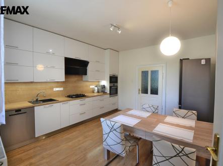 009.jpg | Prodej - nájemní dům, 307 m²