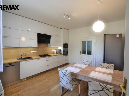 009.jpg | Prodej - nájemní dům, 307 m²