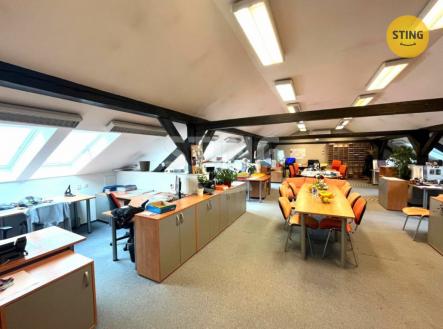 Pronájem - kanceláře, 280 m²