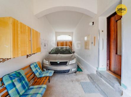3 VSTUPNÍ CHODBA.jpg | Prodej - dům/vila, 351 m²