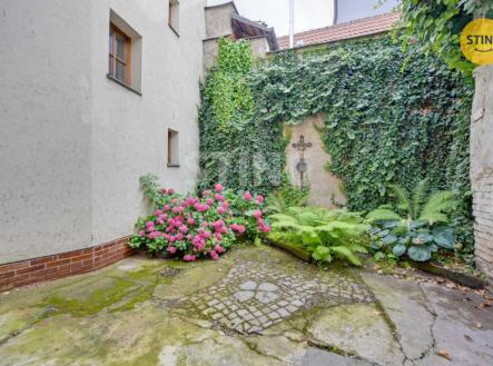 hdr dvůr a.jpg | Prodej - dům/vila, 200 m²