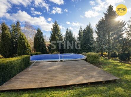 bazen.jpg | Prodej - dům/vila, 241 m²
