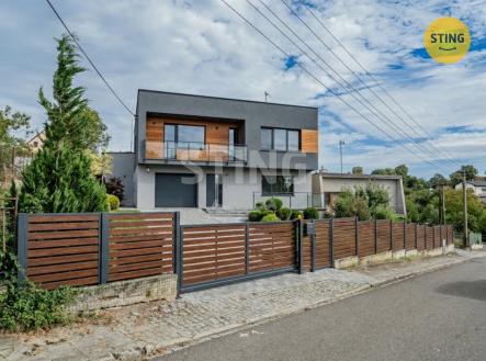 hf_20260326_123642_c28cf613-c016-4c2e-8b66-6c83ec332aa1.jpeg | Prodej - dům/vila, 220 m²