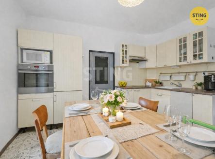 Hlavní byt - Kuchyně s jídelnou | Prodej - dům/vila, 156 m²