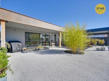 hdr dÖm a zahrada terasa d.JPG | Prodej - dům/vila, 101 m²