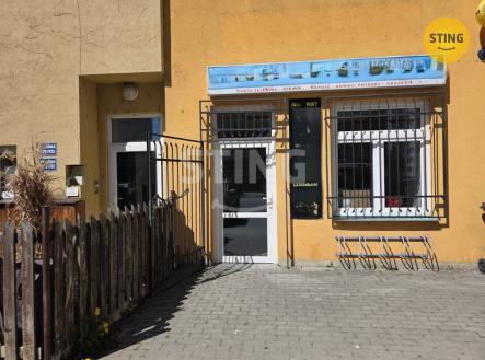 vchod.jpg | Pronájem - obchodní prostor, 55 m²