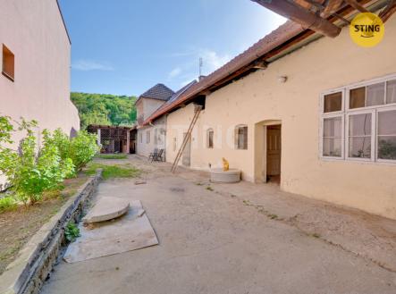 hdr dům a dvůr d.JPG | Prodej - dům/vila, 220 m²
