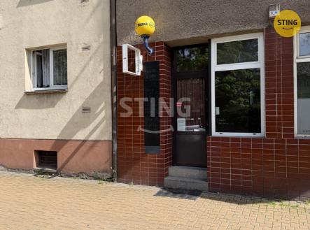 Pohled z ulice II.jpeg | Pronájem - obchodní prostor, 39 m²