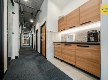 DSC06476.jpg | Pronájem - komerční objekt, administrativní budova, 800 m²