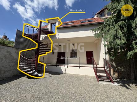 hlavni vchod.jpg | Pronájem bytu, 2+kk, 82 m²