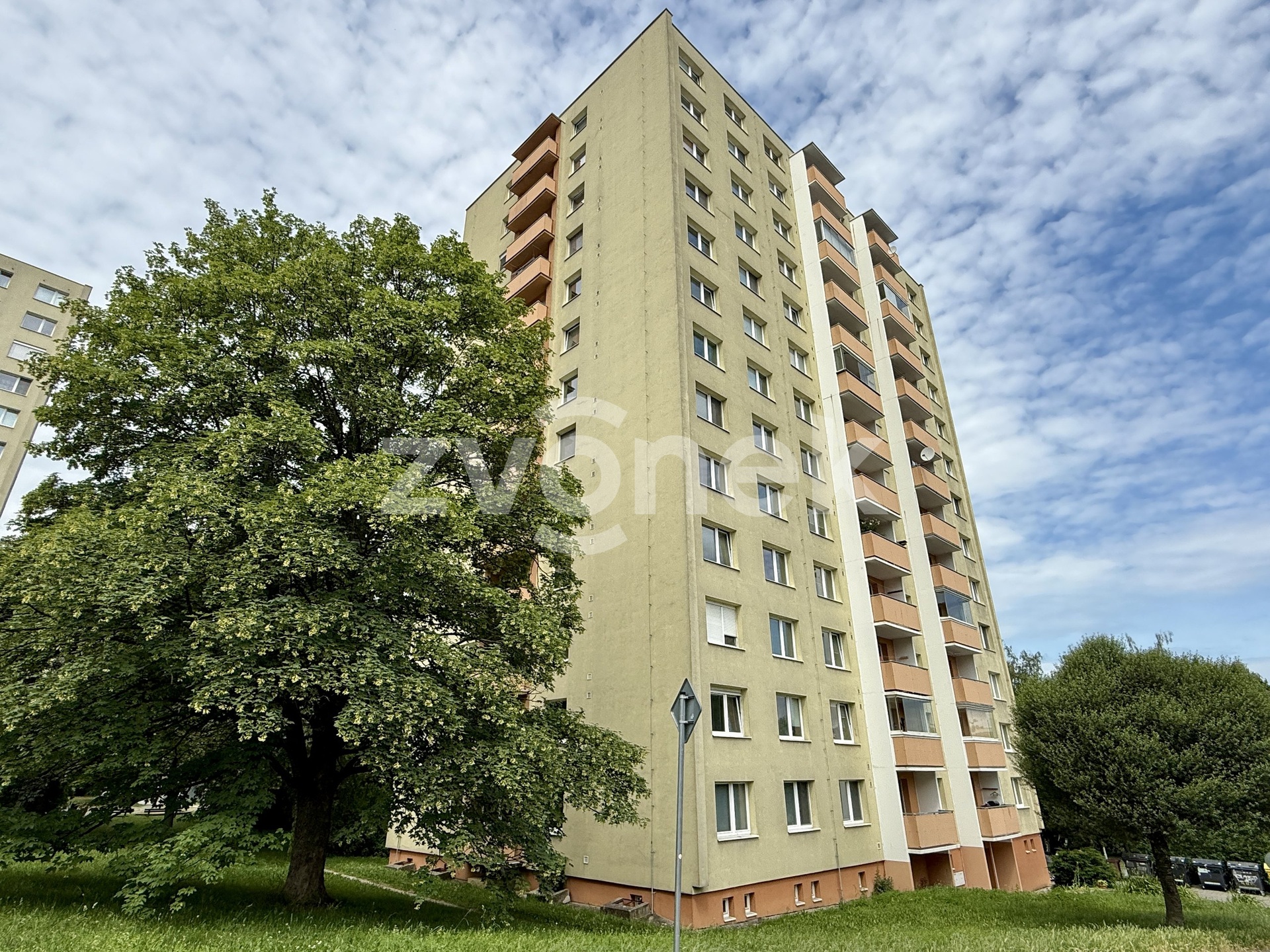 Pohled na byt. dům