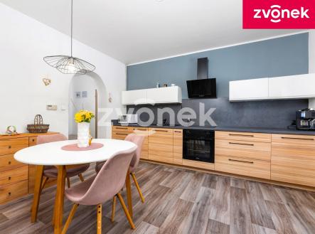 2 | Prodej - dům/vila, 300 m²