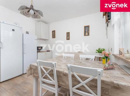 3 | Prodej - dům/vila, 300 m²