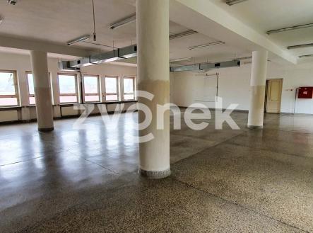 2 | Pronájem - obchodní prostor, 212 m²