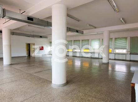 Pronájem - obchodní prostor, 212 m²