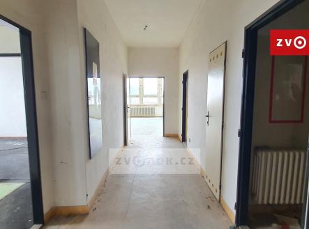 4 | Pronájem - obchodní prostor, 275 m²