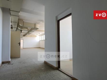 4 | Pronájem - obchodní prostor, 365 m²