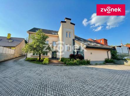 2 | Pronájem - kanceláře, 460 m²