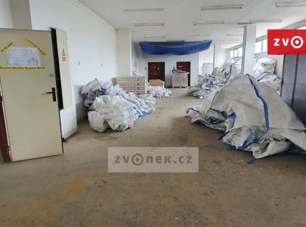 4 | Pronájem - obchodní prostor, 523 m²