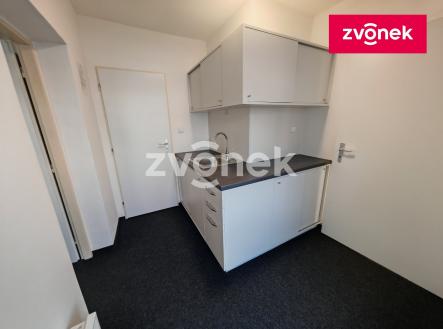 4 | Pronájem - obchodní prostor, 35 m²