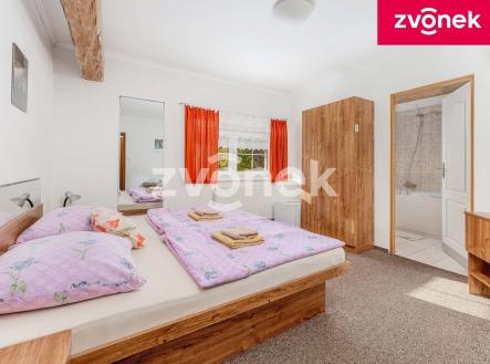 4 | Prodej - dům/vila, 400 m²