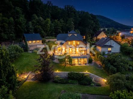 Noční pohled na dům | Prodej - kanceláře, 540 m²