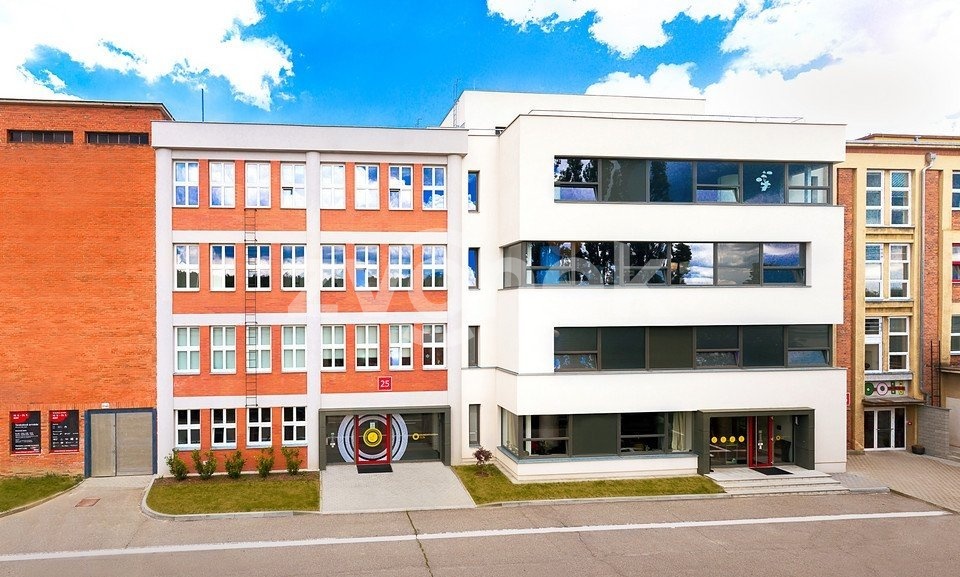 pronajem-restaurace-318-m2-zlin-kudlov-filmovyuzel-budova-b4e55d