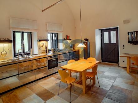 foto: 2 | Prodej - dům/vila, 1 156 m²