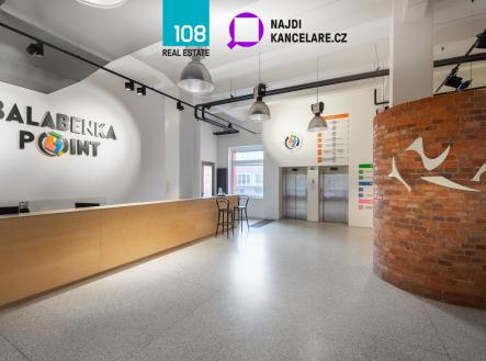 Pronájem - kanceláře, 714 m²