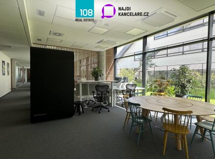 Pronájem - kanceláře, 897 m²