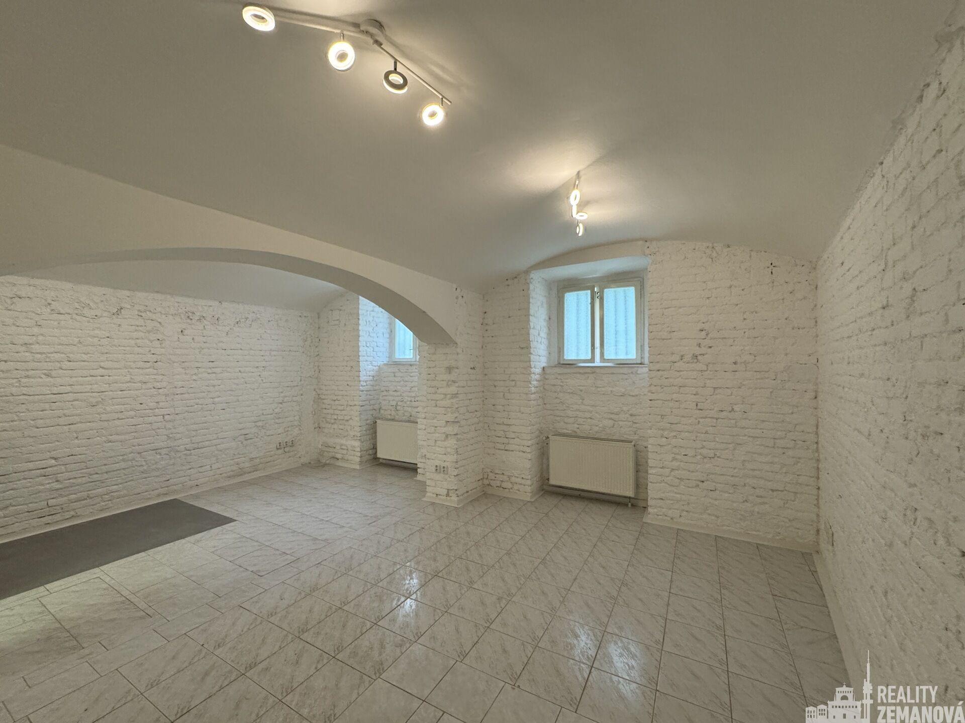 Zrekonstruovaný suterénní prostor u Letenského nám., 240 m2, Praha 7