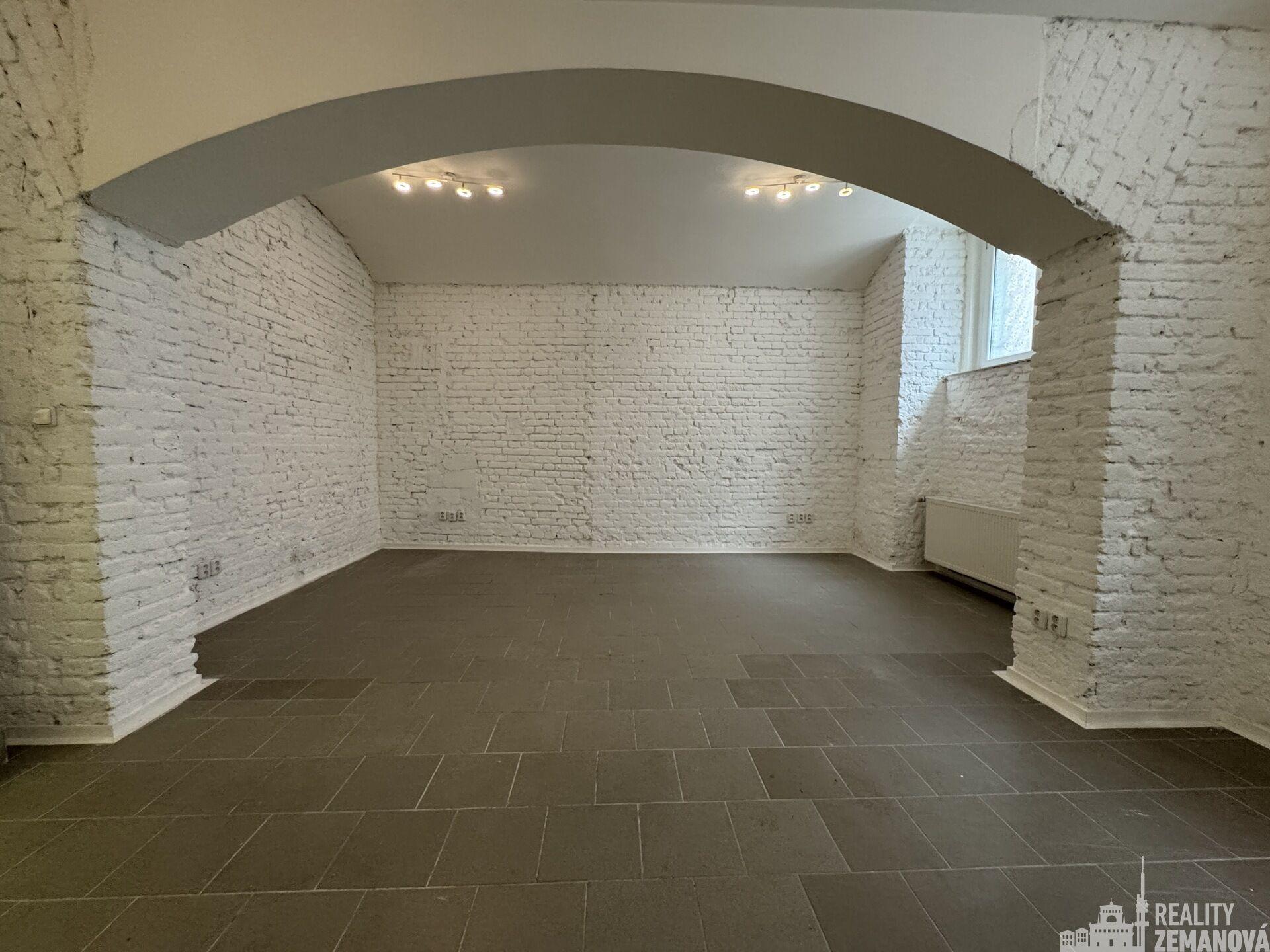 Zrekonstruovaný suterénní prostor u Letenského nám., 240 m2, Praha 7