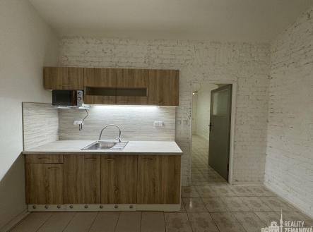 Pronájem - kanceláře, 240 m²