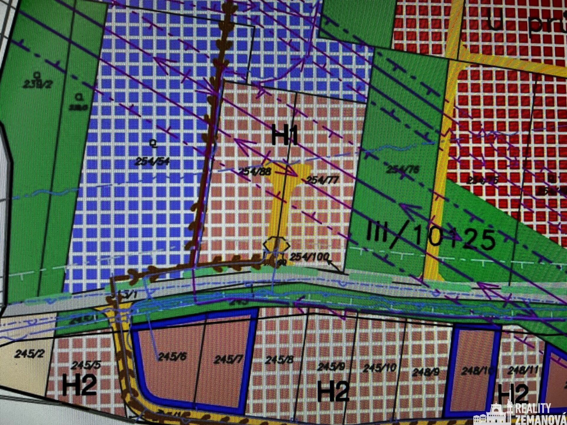 K pronájmu dva stavení pozemky (3.340 m2 a 3.617 m2) o celkové výměře 6.957 m2, Vysoký Újezd
