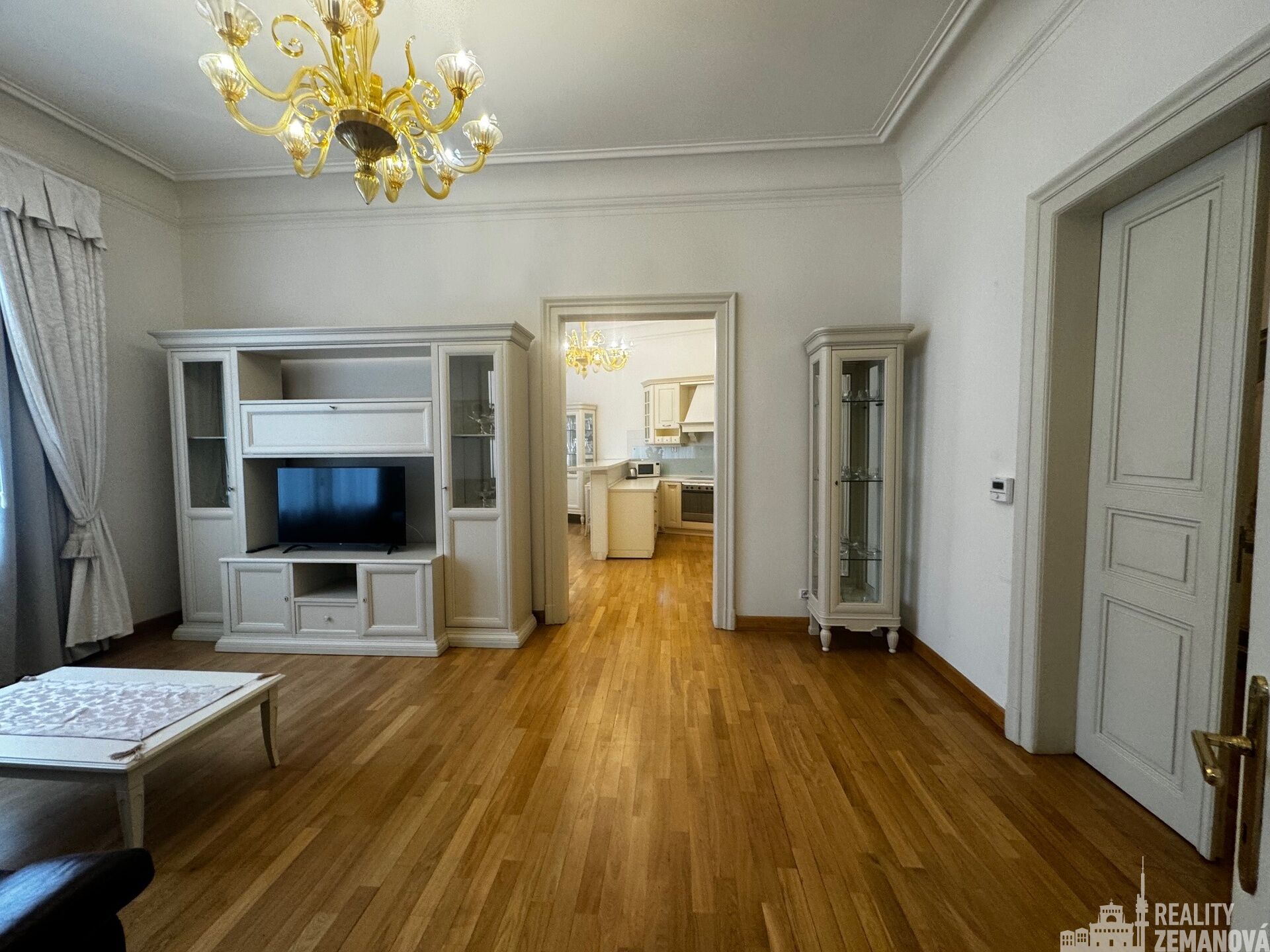Mimořádný byt 123 m2, 4+kk, luxusně zařízený, 3.NP s výtahem, Praha 1